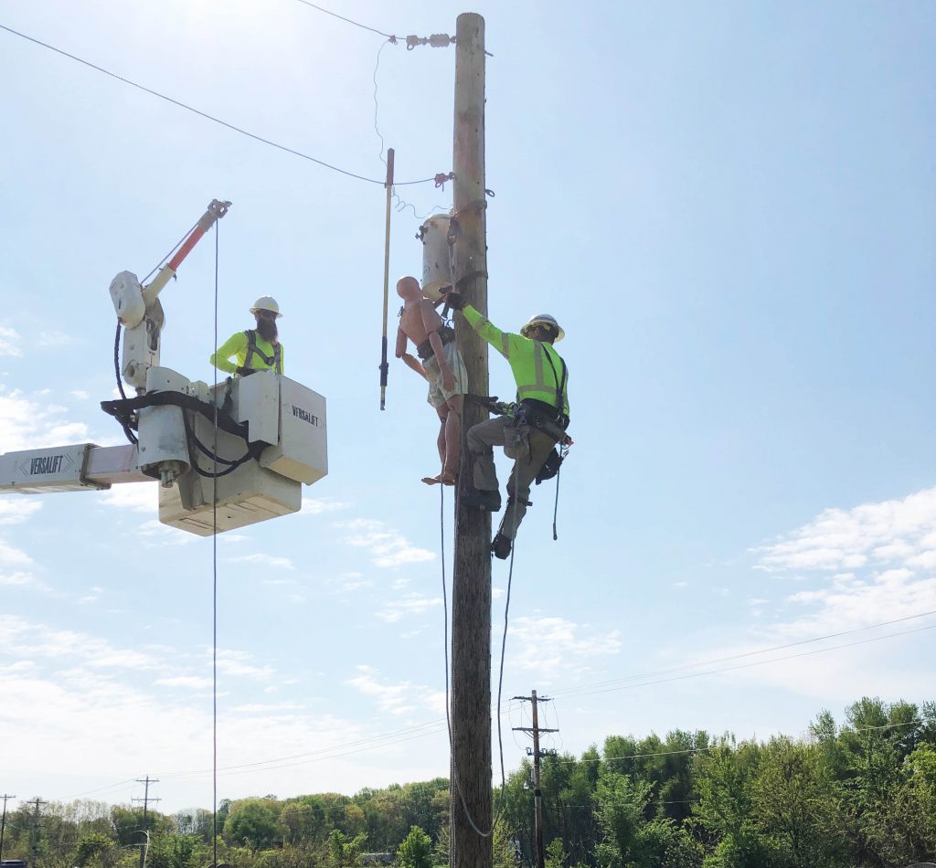 Linemen perform pole top rescue training - Indiana Connection