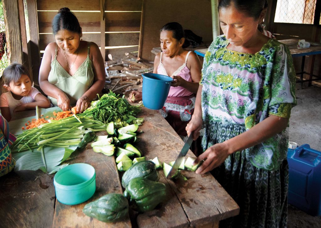 Photo of women cooking in Guatemala