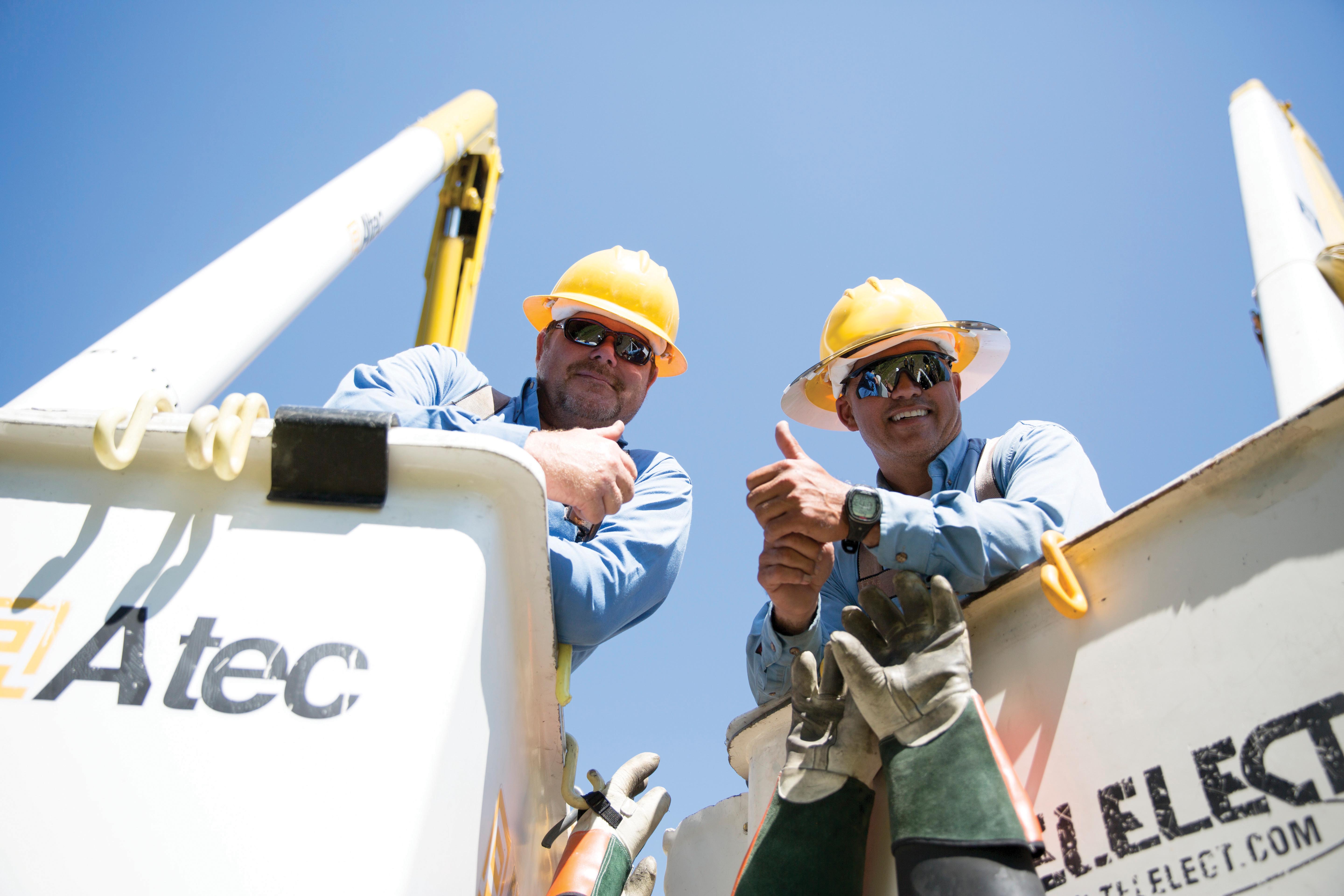 Photo of linemen working