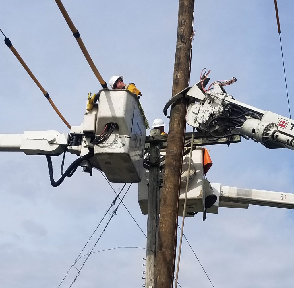 Photo of lineworker