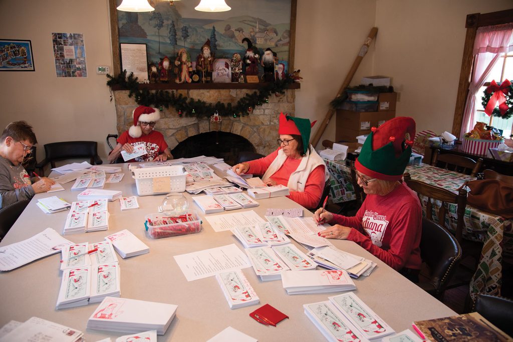 Santa's Elves Volunteers