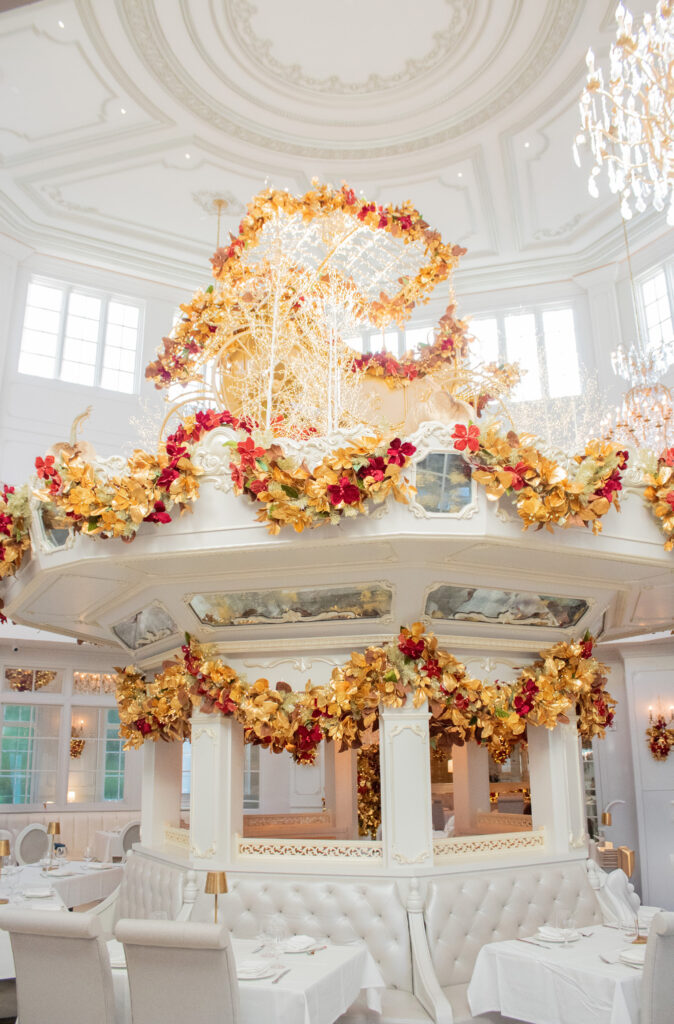 A massive rotating carousel serves as the Florida restaurant’s centerpiece
and a tribute to Walt Disney.